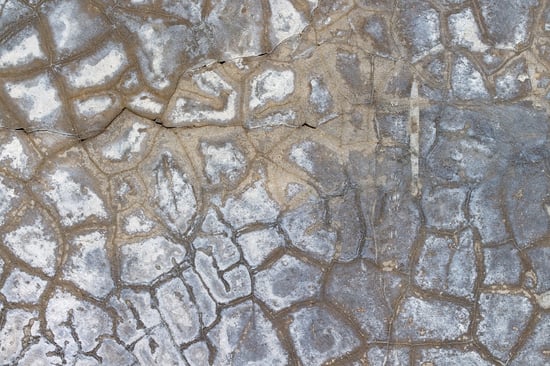 Crusting cracks on concrete surface